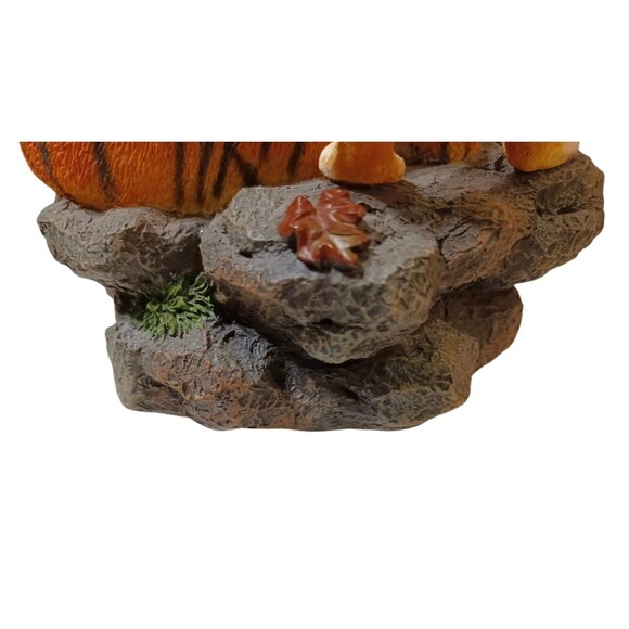 Westland 2670 Tiger Music Box "That's What Friends are for" 4.75" Tall 2002 - Picture 4 of 5